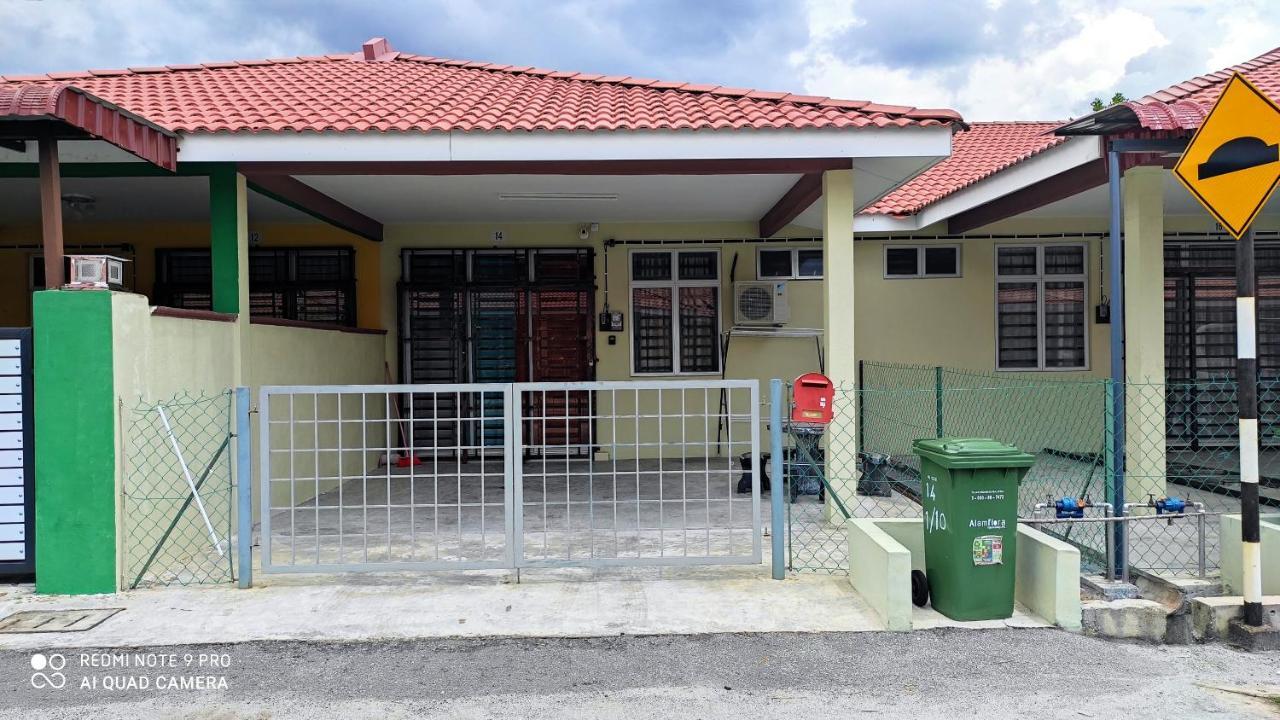 Neesa Homestay Bukit Gambang-Muslim 외부 사진
